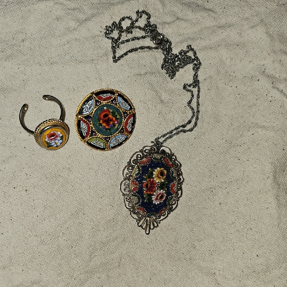 Elegant Floral Pendant and Ring Set